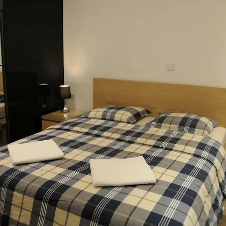 Kennedy Deluxe * Nikosia